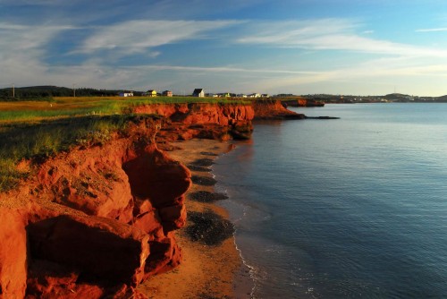 Les falaises rouges à Gros-Cap - Crédit Photo - M.Bonato