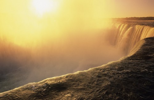 Lever du soleil chute Niagara - Credit Photo Ontario Tourism